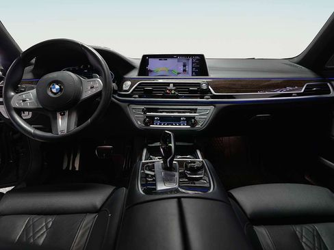 Used 2020 BMW 750i xDrive w/ Executive Package AWD/4WD image 13