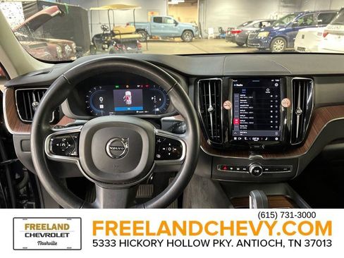 Used 2023 Volvo XC60 B5 Plus image 28