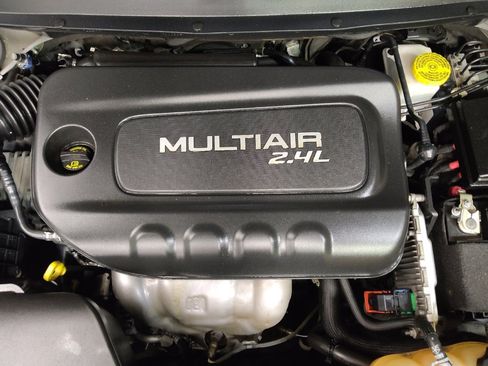 Used 2019 Jeep Cherokee Latitude Plus image 30