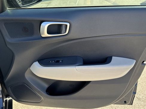 Used 2022 Hyundai Venue Limited image 42