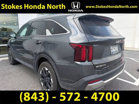Used 2024 Kia Sorento S AWD/4WD image 3