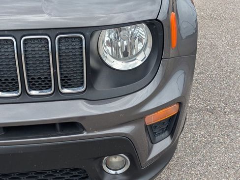 Used 2019 Jeep Renegade Latitude FWD image 9