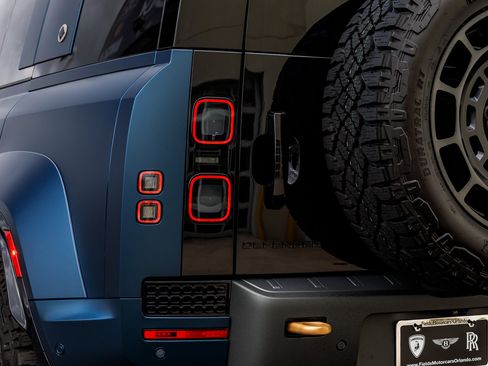 Used 2026 Land Rover Defender 110 OCTA image 9