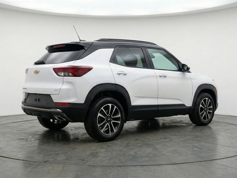 Used 2025 Chevrolet TrailBlazer LT image 9