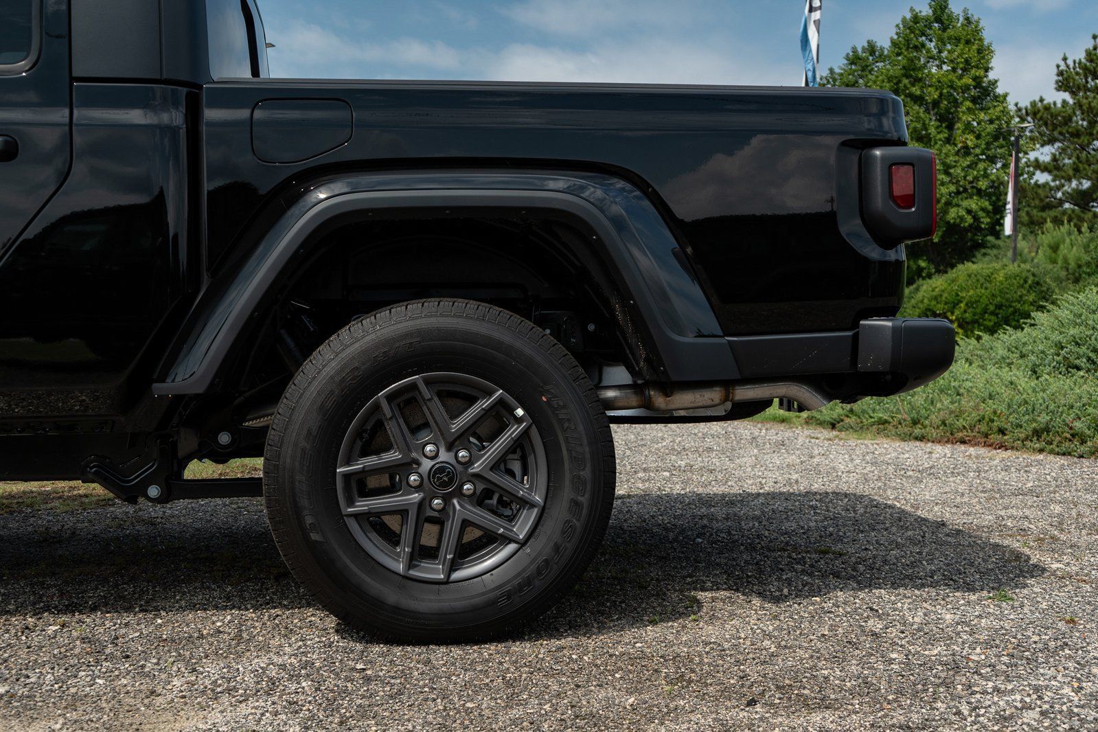Used 2025 Jeep Gladiator Sport AWD/4WD image 6