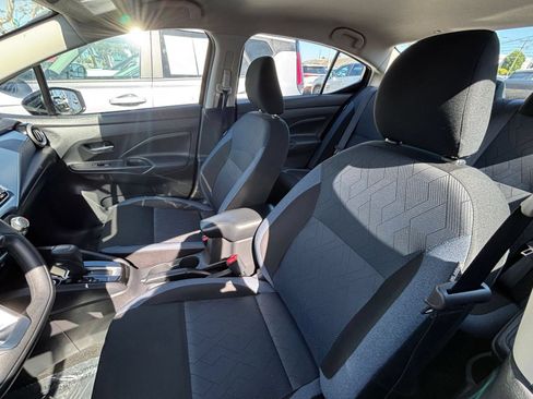 Used 2025 Nissan Versa SV FWD image 36