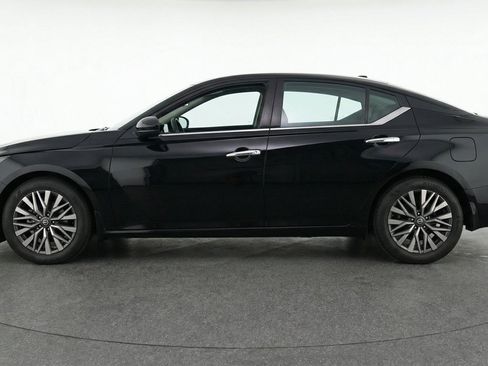 Used 2025 Nissan Altima 2.5 SV FWD image 5