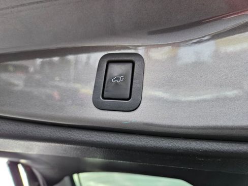 Used 2017 Toyota Highlander XLE image 11