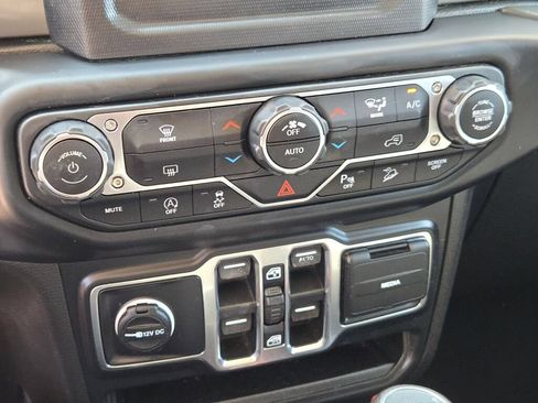 Used 2019 Jeep Wrangler Unlimited Sahara w/ Safety Group AWD/4WD image 23