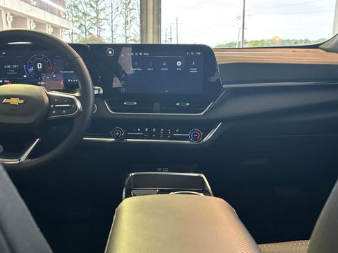 Used 2025 Chevrolet Equinox LT image 18