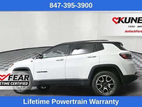 Used 2025 Jeep Compass Trailhawk AWD/4WD image 43