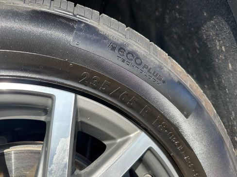 Used 2023 GMC Acadia SLE image 28