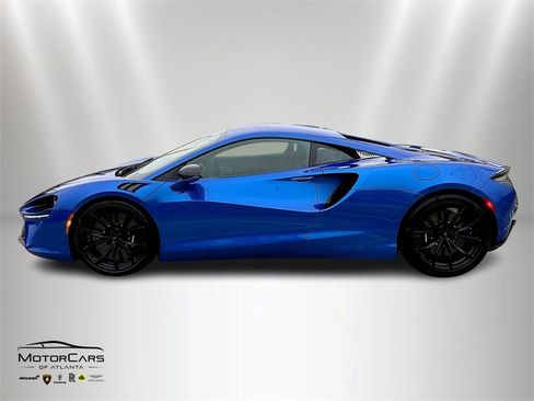 New 2025 McLaren Artura image 13