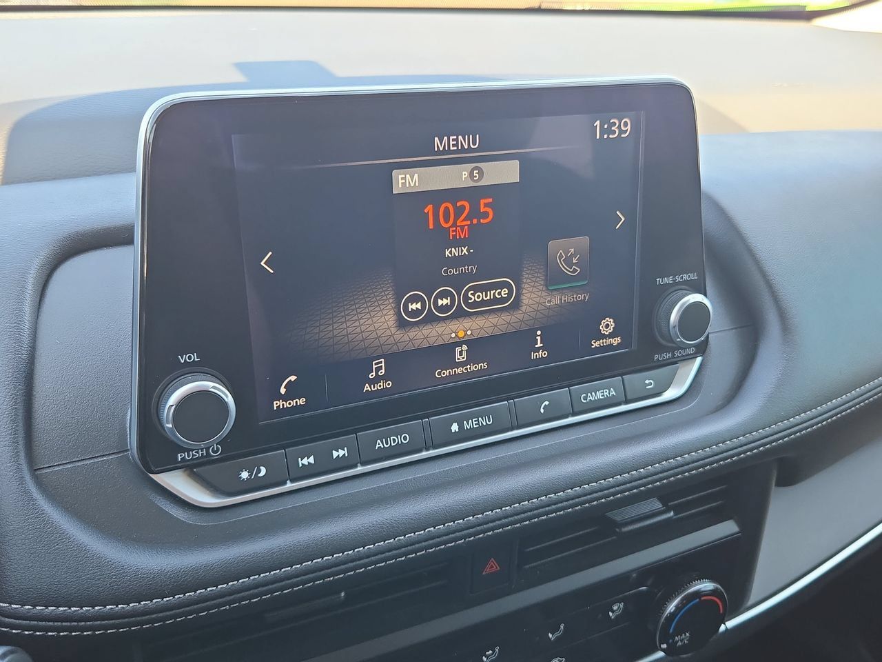 Used 2025 Nissan Rogue S AWD/4WD image 21