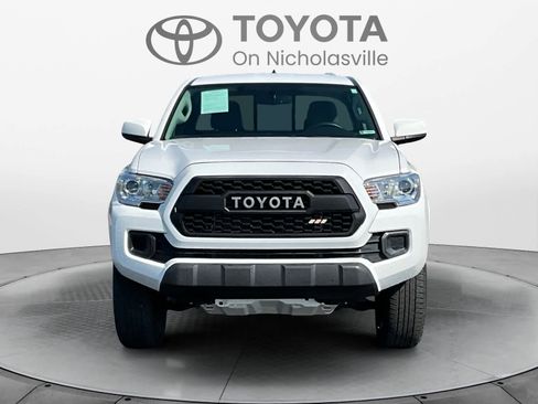 Used 2017 Toyota Tacoma SR AWD/4WD image 9
