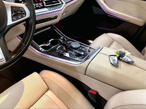 Used 2019 BMW X5 xDrive50i w/ M Sport Package image 19