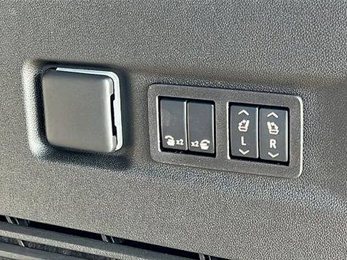 New 2026 Chevrolet Suburban Premier image 13