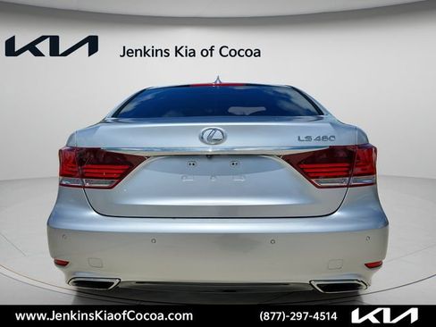 Used 2015 Lexus LS 460 w/ Comfort Package RWD image 6