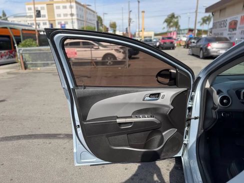 Used 2018 Chevrolet Sonic Premier FWD image 21