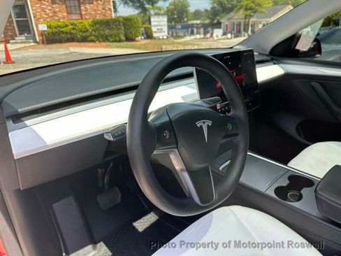 Used 2024 Tesla Model Y 2WD image 8