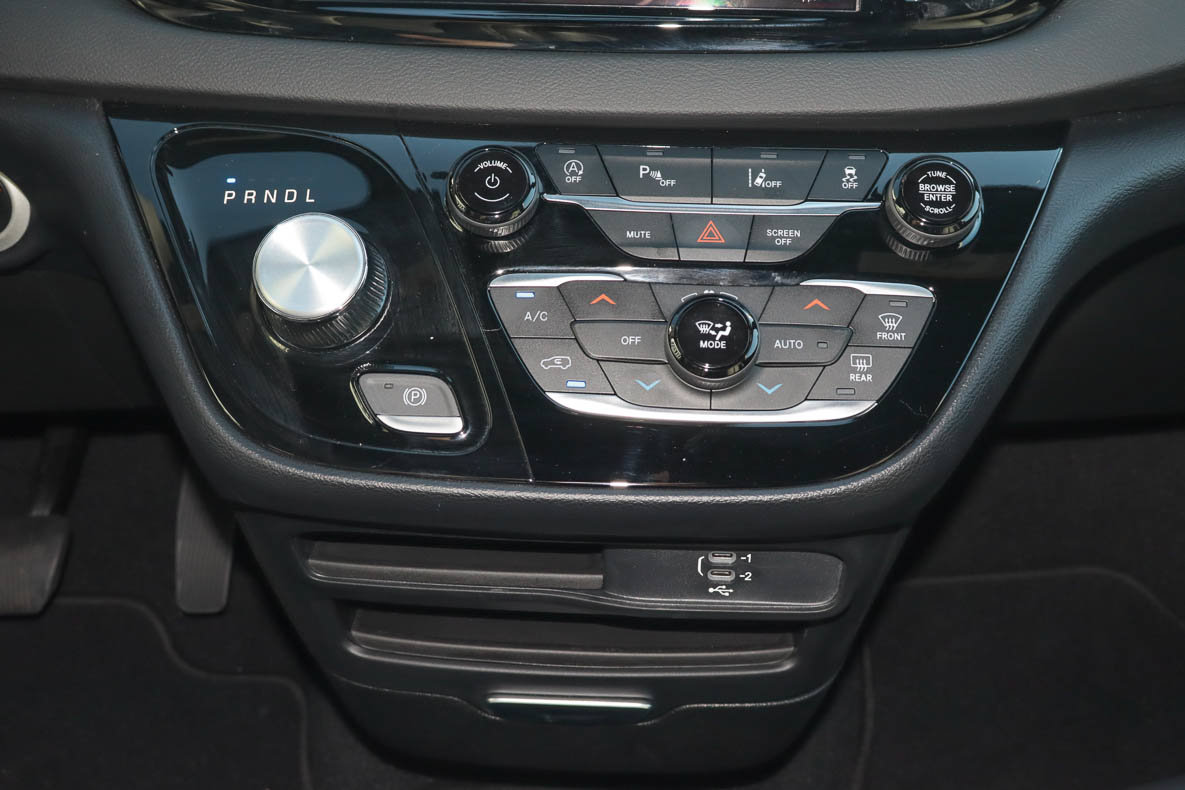 Used 2026 Chrysler Pacifica Select FWD image 20