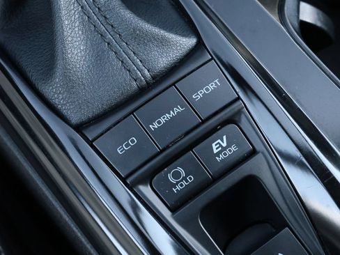 Used 2025 Toyota Camry SE FWD image 23