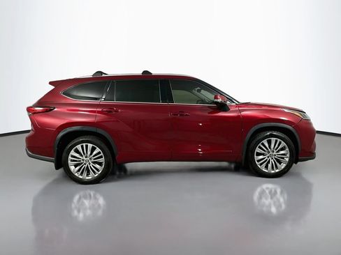 Used 2022 Toyota Highlander Platinum FWD image 9