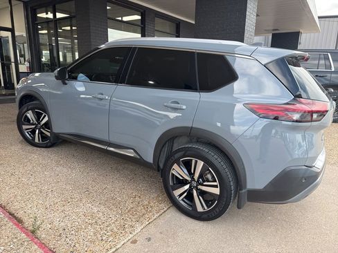 Used 2021 Nissan Rogue SL w/ Premium Package image 3