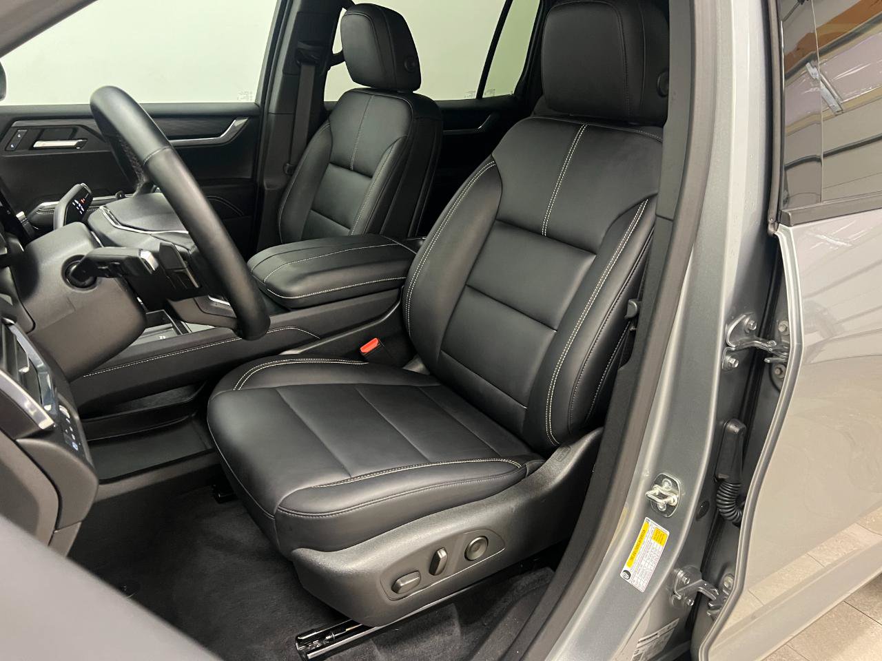 Used 2026 GMC Acadia Elevation w/ Elevation Premium Package AWD/4WD image 22