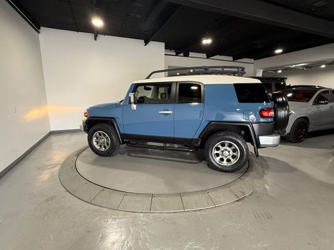 Used 2013 Toyota FJ Cruiser 4WD w/ Convenience Pkg image 18