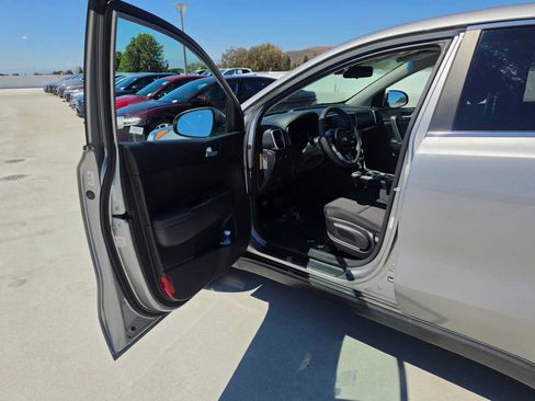 Used 2022 Kia Sportage LX AWD/4WD image 19