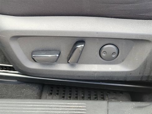 Used 2024 Nissan Rogue SV image 20