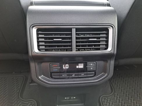 Used 2026 Volkswagen Atlas SE FWD image 19