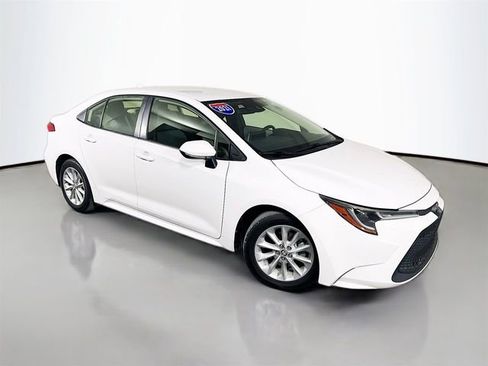 Used 2021 Toyota Corolla LE w/ LE Convenience Package FWD image 2