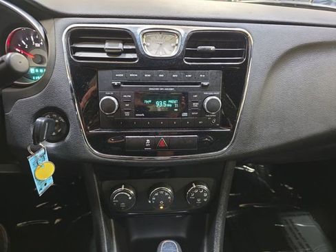 Used 2012 Chrysler 200 Touring FWD image 21