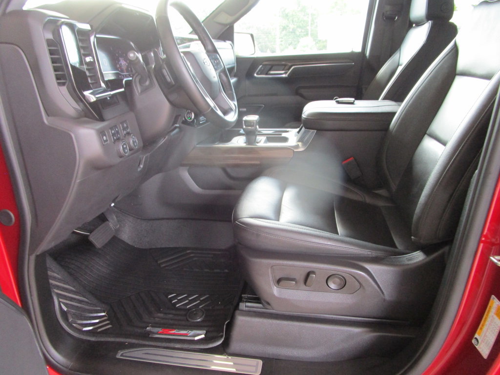 Used 2025 Chevrolet Silverado 1500 LT Trail Boss w/ Convenience Package II AWD/4WD image 36