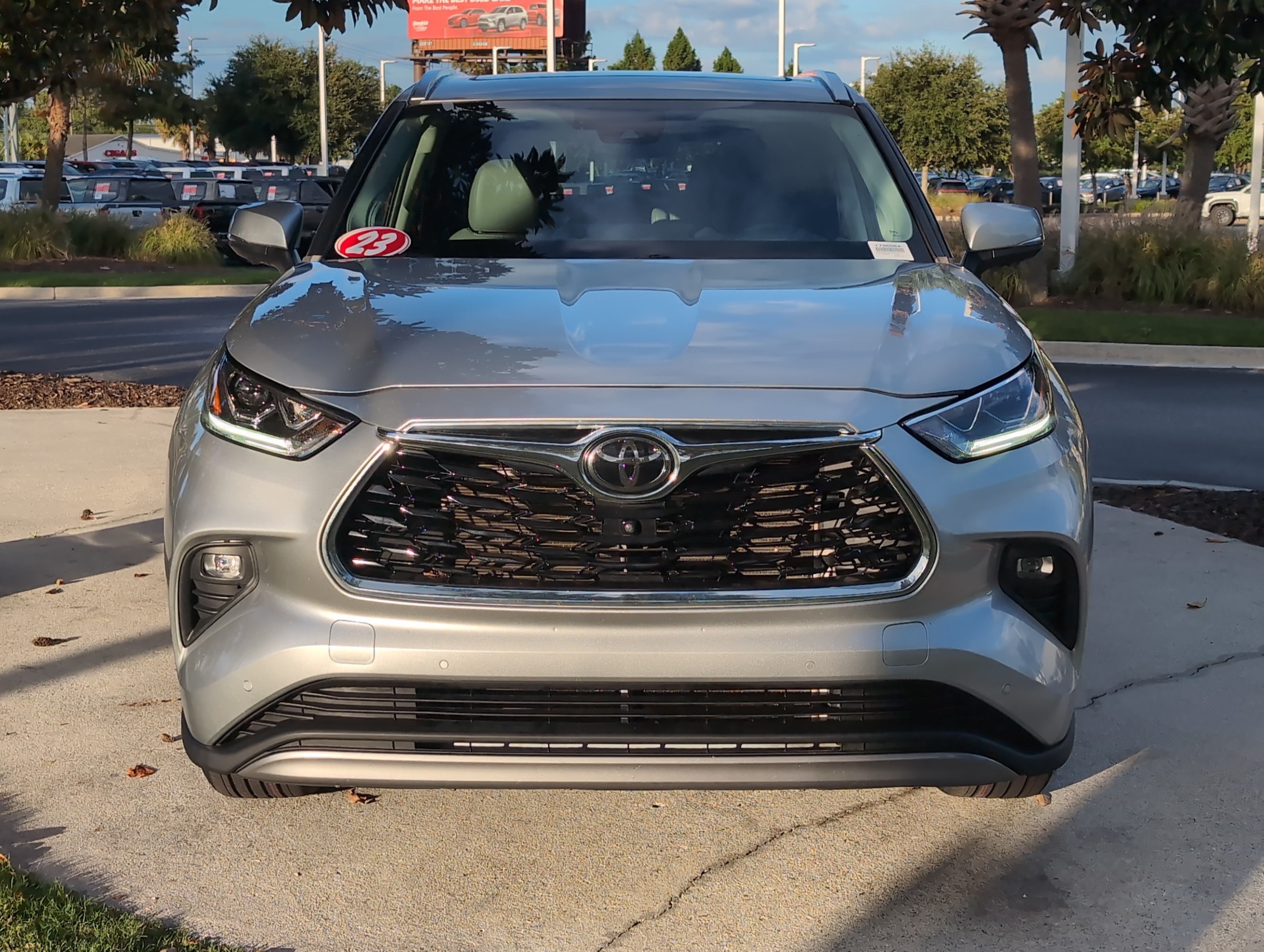Used 2023 Toyota Highlander Platinum FWD image 7