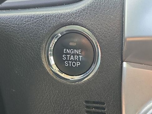 Used 2015 Toyota 4Runner Limited image 17