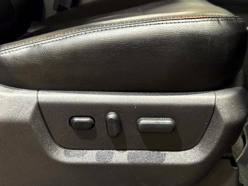 Used 2015 Ford F250 Lariat w/ Lariat Interior Package image 25