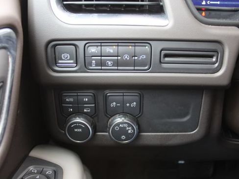Used 2022 Chevrolet Tahoe LT w/ Luxury Package AWD/4WD image 29