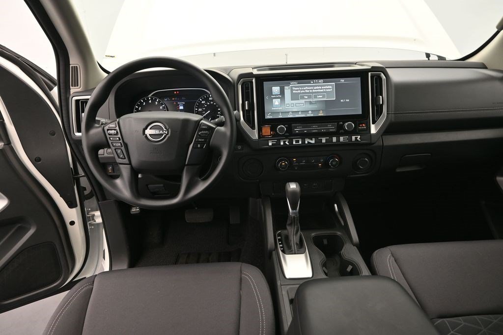 Used 2025 Nissan Frontier SV RWD image 18