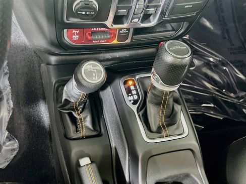 Used 2023 Jeep Gladiator Mojave w/ Cold Weather Group AWD/4WD image 17