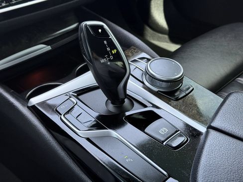 Used 2019 BMW 540i w/ Convenience Package RWD image 20