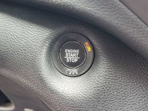 Used 2019 Jeep Cherokee Limited FWD image 17