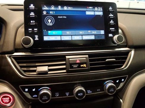 Used 2018 Honda Accord Touring image 18