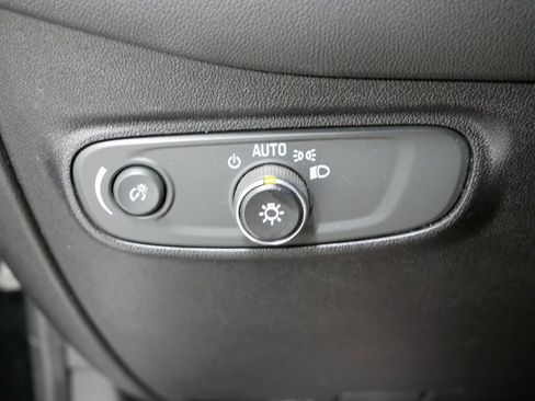 Used 2018 Chevrolet Equinox LT image 24