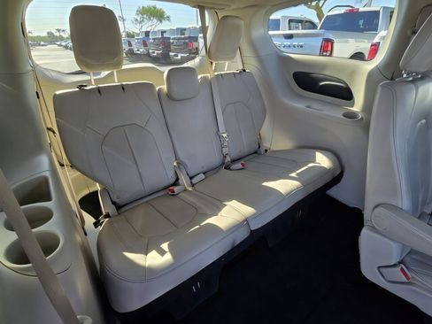 Used 2021 Chrysler Voyager Lxi image 18