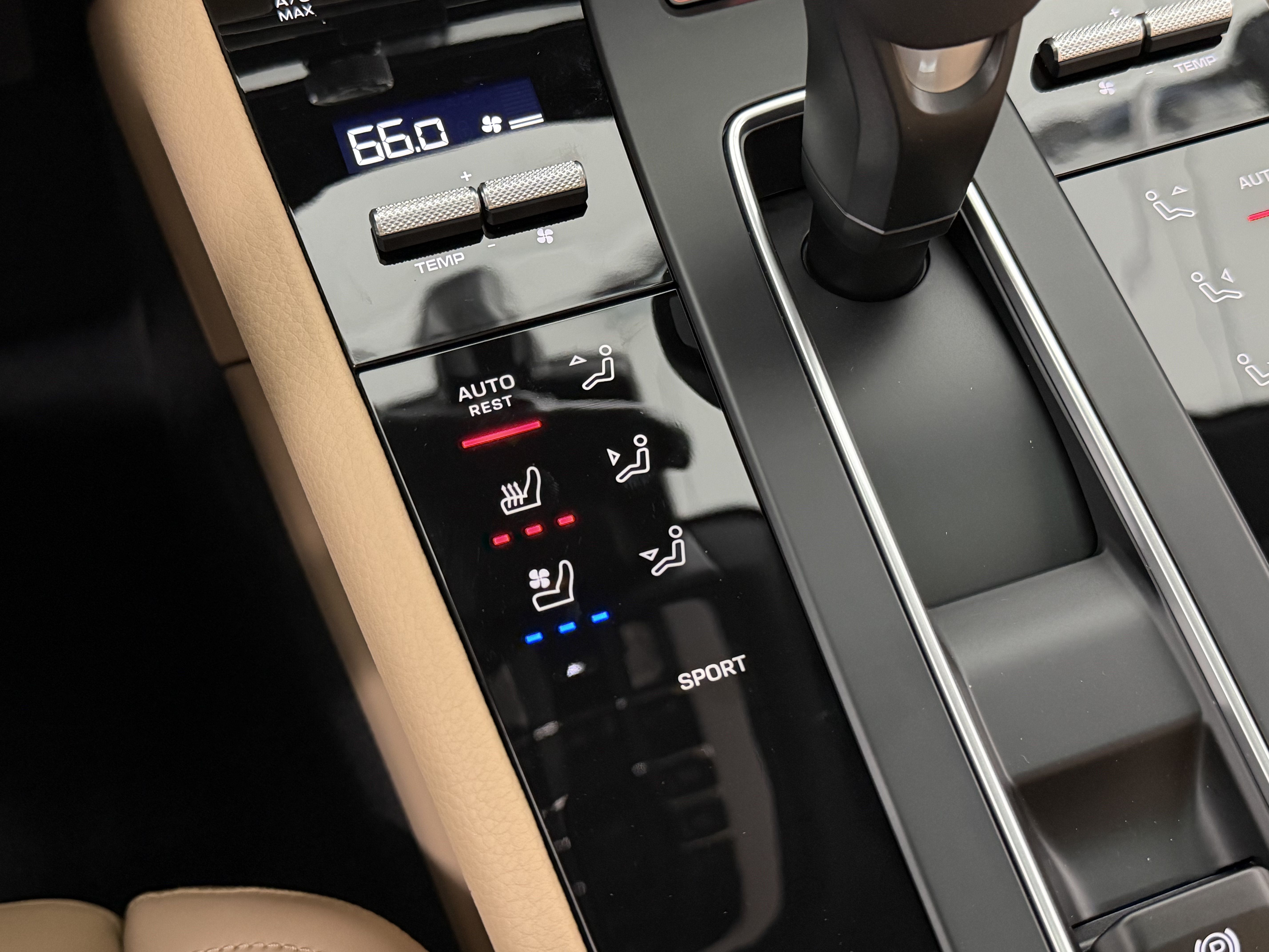 Certified 2026 Porsche Macan AWD/4WD image 36