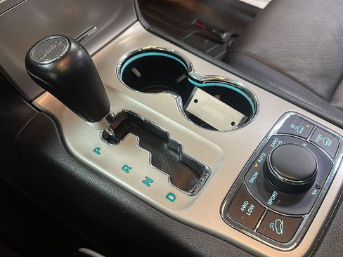 Used 2013 Jeep Grand Cherokee Overland w/ Advance Technology Group image 25