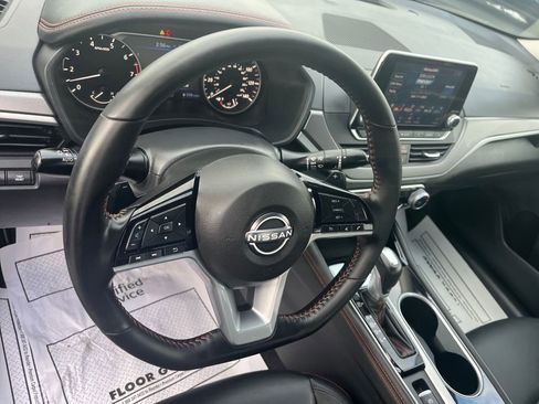 Used 2025 Nissan Altima 2.5 SR image 10